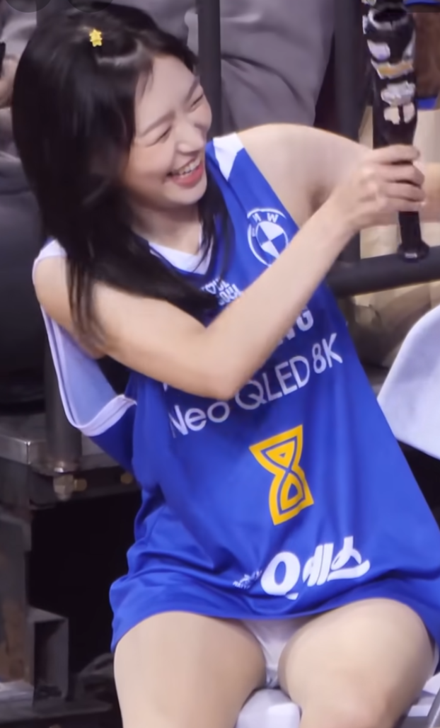 응원막대장난!!ㄷㄷ 이주희 치어리더 의자응원!